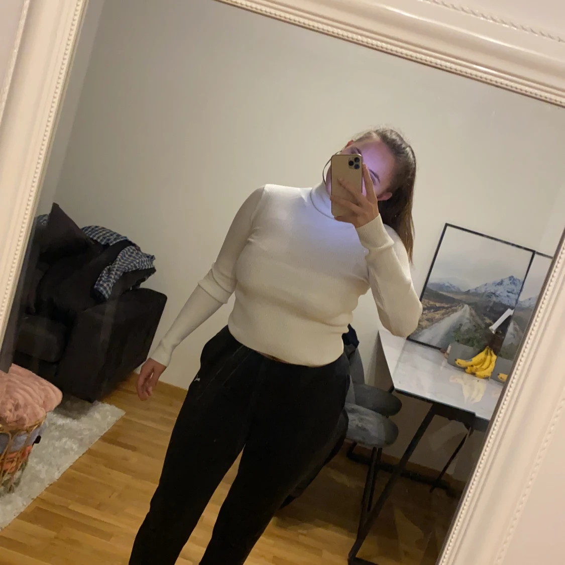 Vit mysig tröja med ”turtel neck”