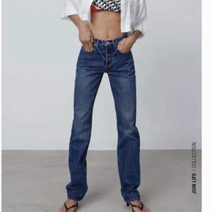 Super snygga och populära Zara jeans i storlek 32