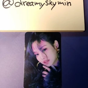 BlackPink Jennie Unofficial Photocard - Unofficial Photocard på Jennie från BlackPink. Kvalitén är lika som på andra Photocards. Fri frakt bara 50 KR !!!
