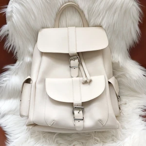 Ryggsäck Mango  - Fin ljusbeige ryggsäck från Mango. Knappt använd. 