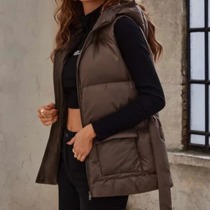 Väst helt ny!  - Helt ny väst i storlek S. Säljer för att har två stycken 