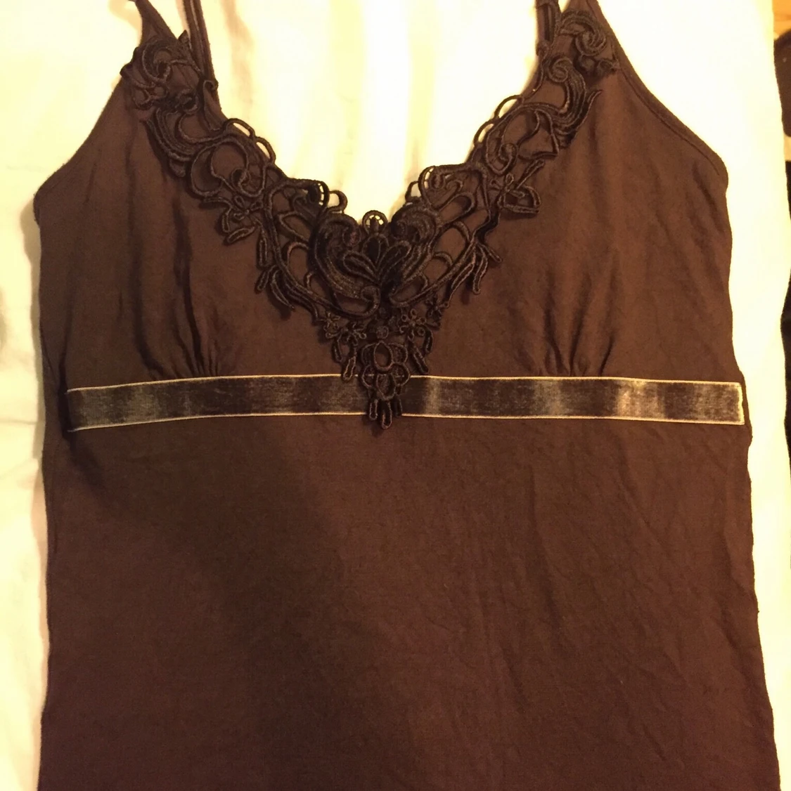 Brunt linne med detaljer - 90