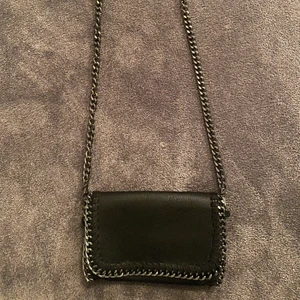  väska  - Säljer min superfina tiamo inspirerande väska som inte kommer till användning längre. Väskan är i bra skick. Säljer för 150 kronor plus frakt. 