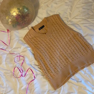 Väst/ pull over🧑🏻‍🎤 - En fin väst eller pull over från SHEIN i stl S väldigt sparsamt använd och en fin höstig väst! Skriv privat vid intresse!❤️❤️