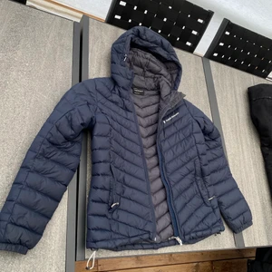 Peak Performance dunjacka storlek M - Storlek M, säljer då den inte lägre passar mig   😕Jackan är använd, men i gott skick! Hämtas upp i Malmö eller i Ljungbyhed!