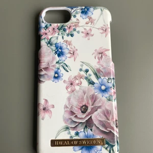 Ideal of Swedeb skal Iphone 6-7-8 - Jätte fint ideal of Sweden skal som jag säljer dä jag bytt mobiltelefon. Bra skick. Tror den passar mobilerna 6-7-8 men är inte helt säker men den passade min sjua. Kom priv för fler bilder❤️ jag står för frakten