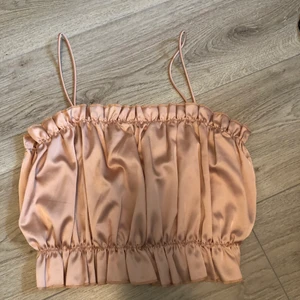 Fin linne - Ett fin linne som aldrig har använts. Köpte förra sommaren men bara hängt i garderoben 