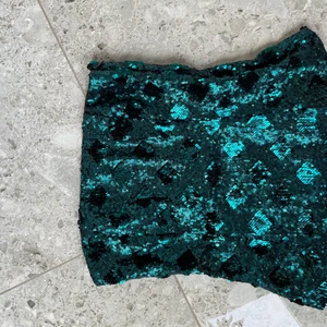 Glitter topp Zara - Säljer denna topp från Zara! Storlek XS men passar också Small! Superbra skick! Köparen står för frakt