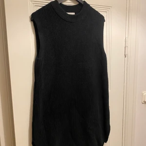Stickad väst / klänning - Ny stickad klänning från H&M. Använd ett fåtal gånger ✨
