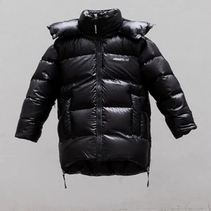 Axel Arigato Jacka - En jätte fin höst/vinterjacka, köpt här på plick. (Köpt av henne på Axel Arigato i Sthlm). Storlek M men skulle säga att de passar mindre och större storlekar!! Skriv för mer info💕