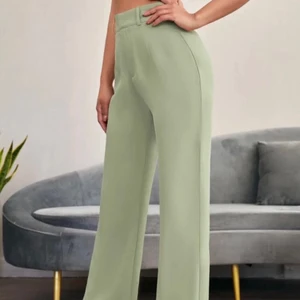 Mina kostymbyxor  - I färg ljus grön 
