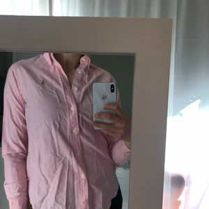 Skjorta, Ralph & Lauren - Snygg rosa skjorta figursydd dam. Inga defekter