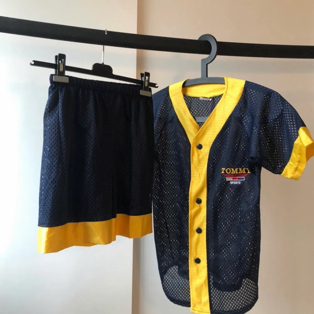 Selling this reworked Tommy Hilfiger set by Frankiecollective 9/10 (one button misssing) . Övrigt.