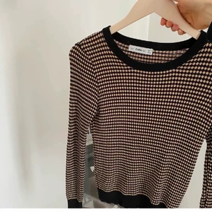 S - Tröja ifrån Zara. Säljer för 160kr+ 45kr ifrakt. Är i super skick