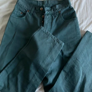 Jeans - Kom med prisförslag! Står inget om storlek men kan skriva måtten privat!