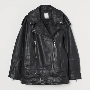 Bikerjacka  - Oversized bikerjacka i äkta läder. Knappt använd. 