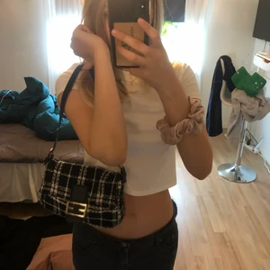 Rutig väska - Superfin rutig väska med guldiga detaljer