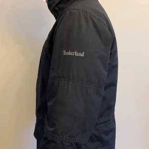Timberland jacka - Timberland jacka storlek L. Använt skick. Pris går att diskutera vid snabb affär.