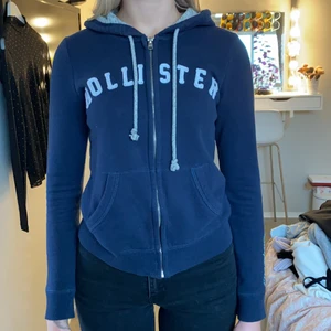Tröja från hollister  - Tröja från hollister i storlek S, 150kr inkl frakt 🤩