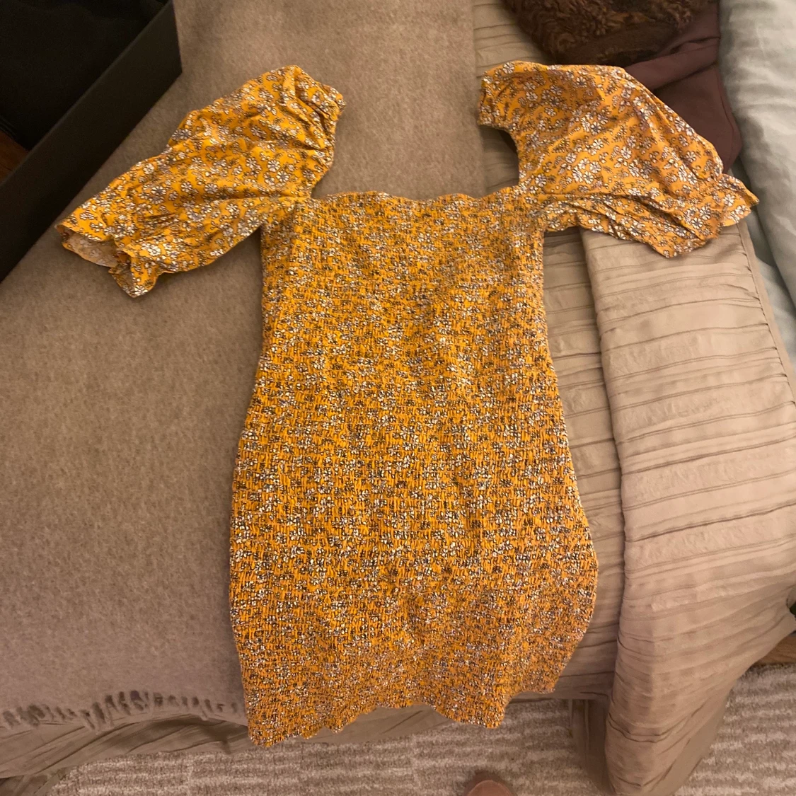 Blommig klänning strl S - 90