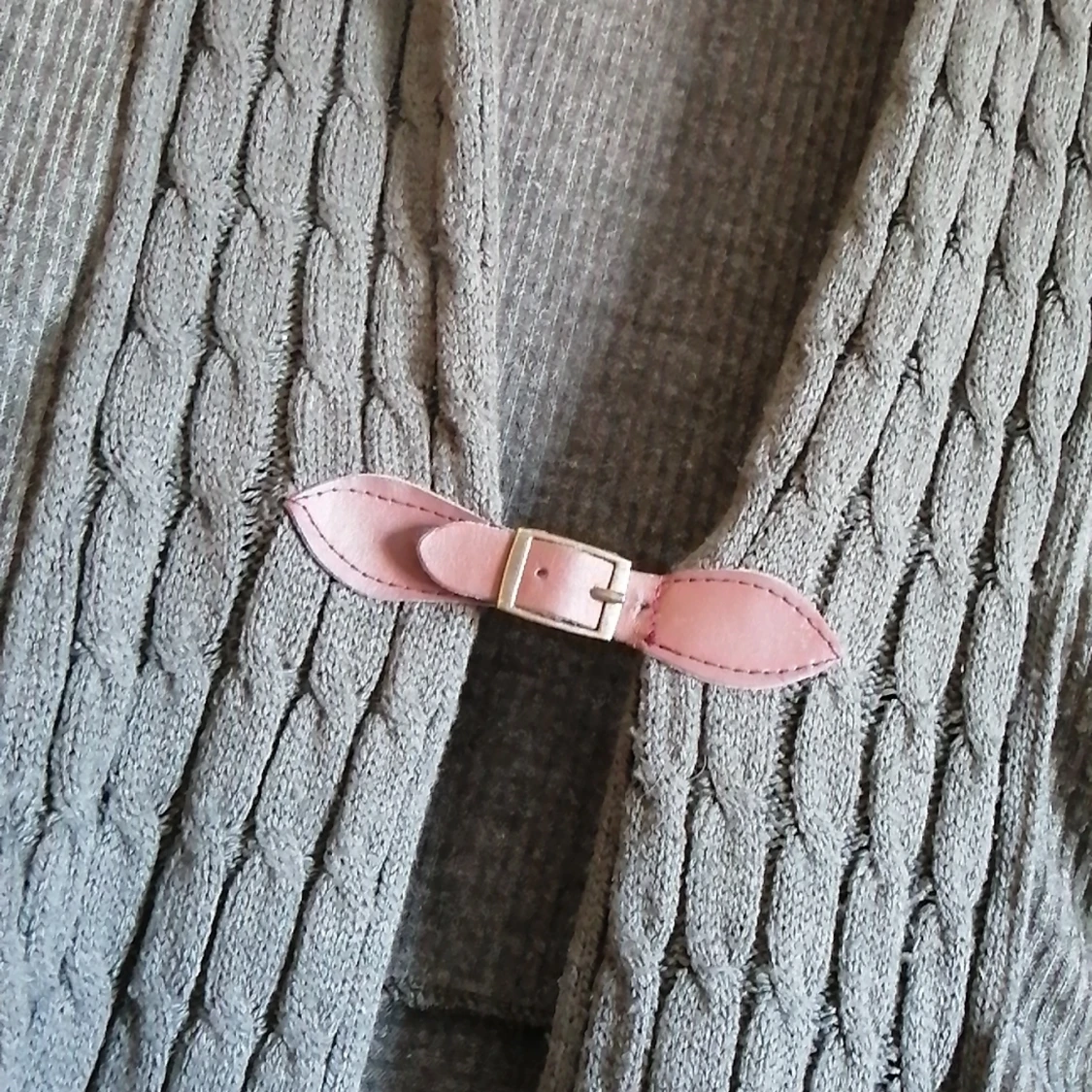 Grön kofta med spänne - 90