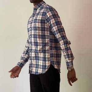 En skjorta från Gant med flanell mönster i storlek S 