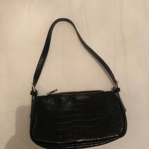 Väska från ginatricot  - Väska från ginatricot, i bra skick!