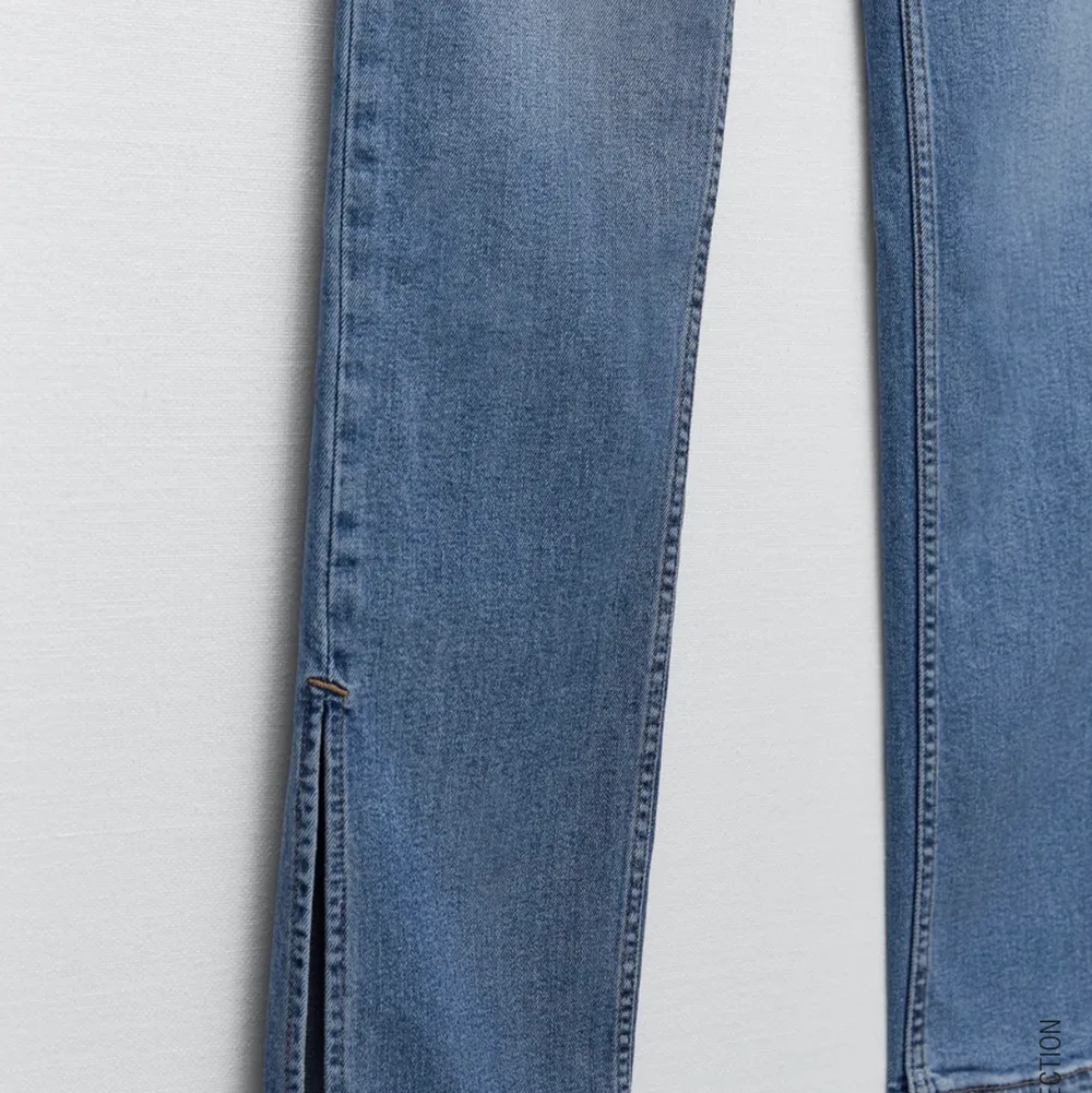 Säljer mina zara jeans då jag inte använder de längre, nypris 359kr säljer för 200+ frakt!! ❤️ bara att höra av sig om de är något man undrar över. . Jeans & Byxor.