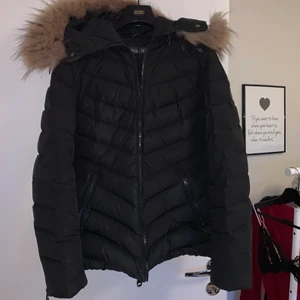 Hollies jacka - finns som sagt skavanker