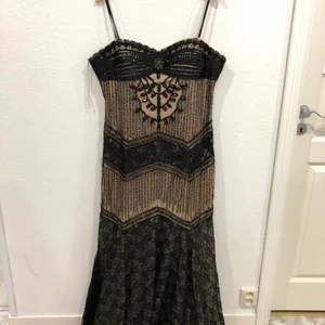 Festklänning  - Priset kan diskuteras 