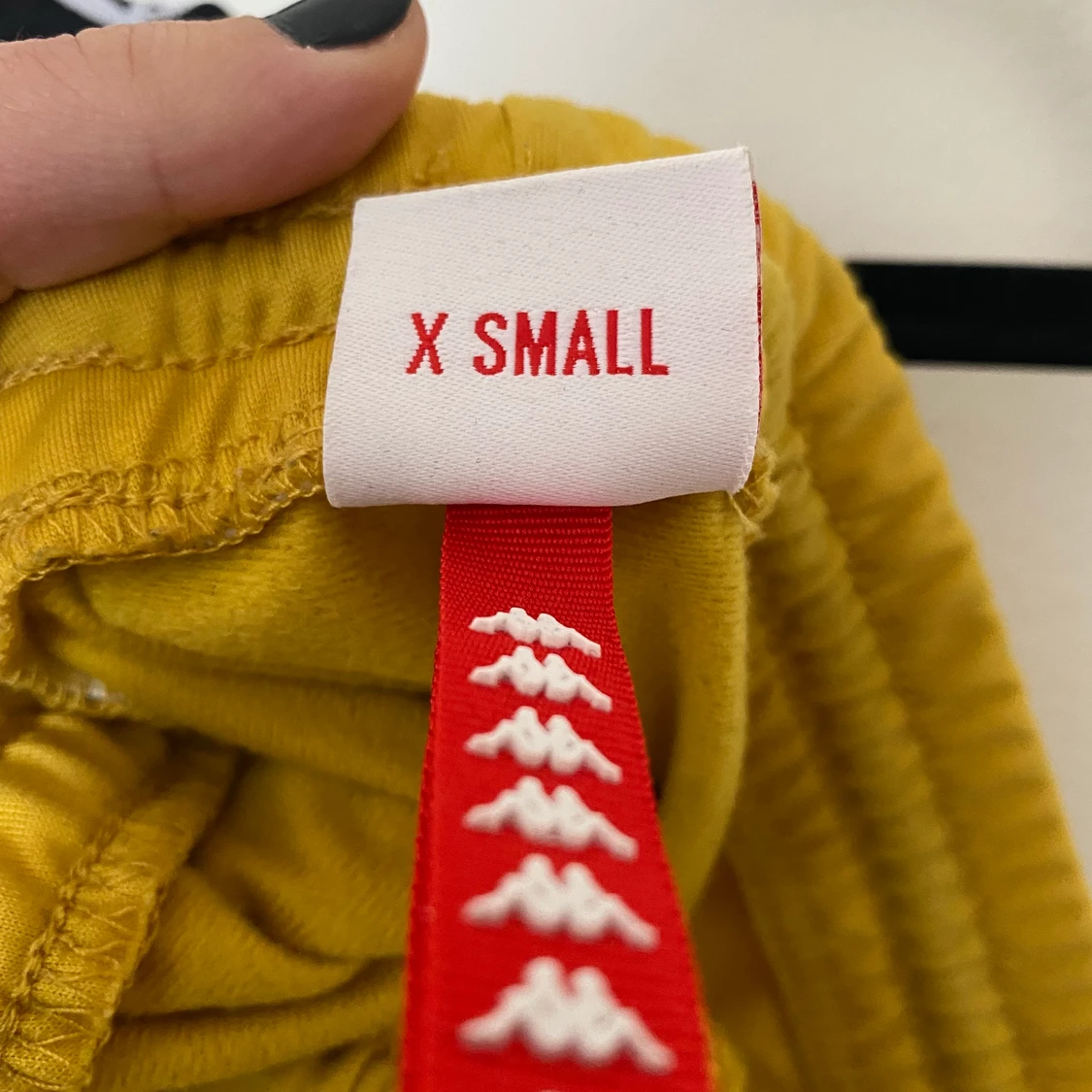 Gula kappa byxor 💛🖤 - 91