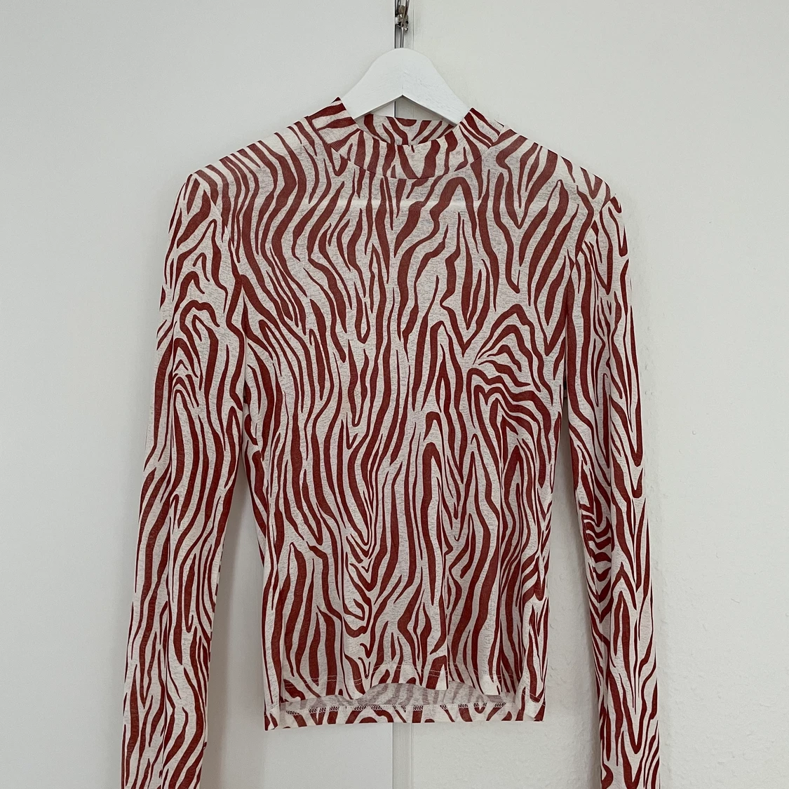 Superfin top i zebra mönster 