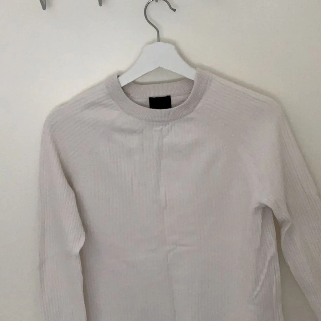 skön vit stickad tröja