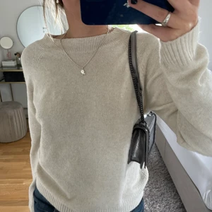 Väska !  - Super cool silvrig väska, passar perfekt nu till skolstarten eller till fest ! Köparen står för frakten 💕