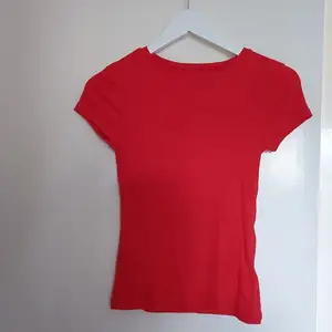Röd T-Shirt, köpt från Newyorker, har används några gånger