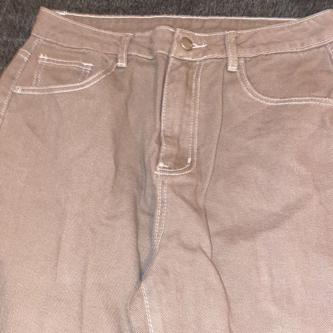 Knapp slätt jeans (brun) - 91