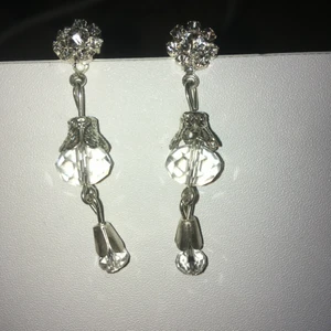 Fina örhängen - Fina örhängen från second hand :)<3