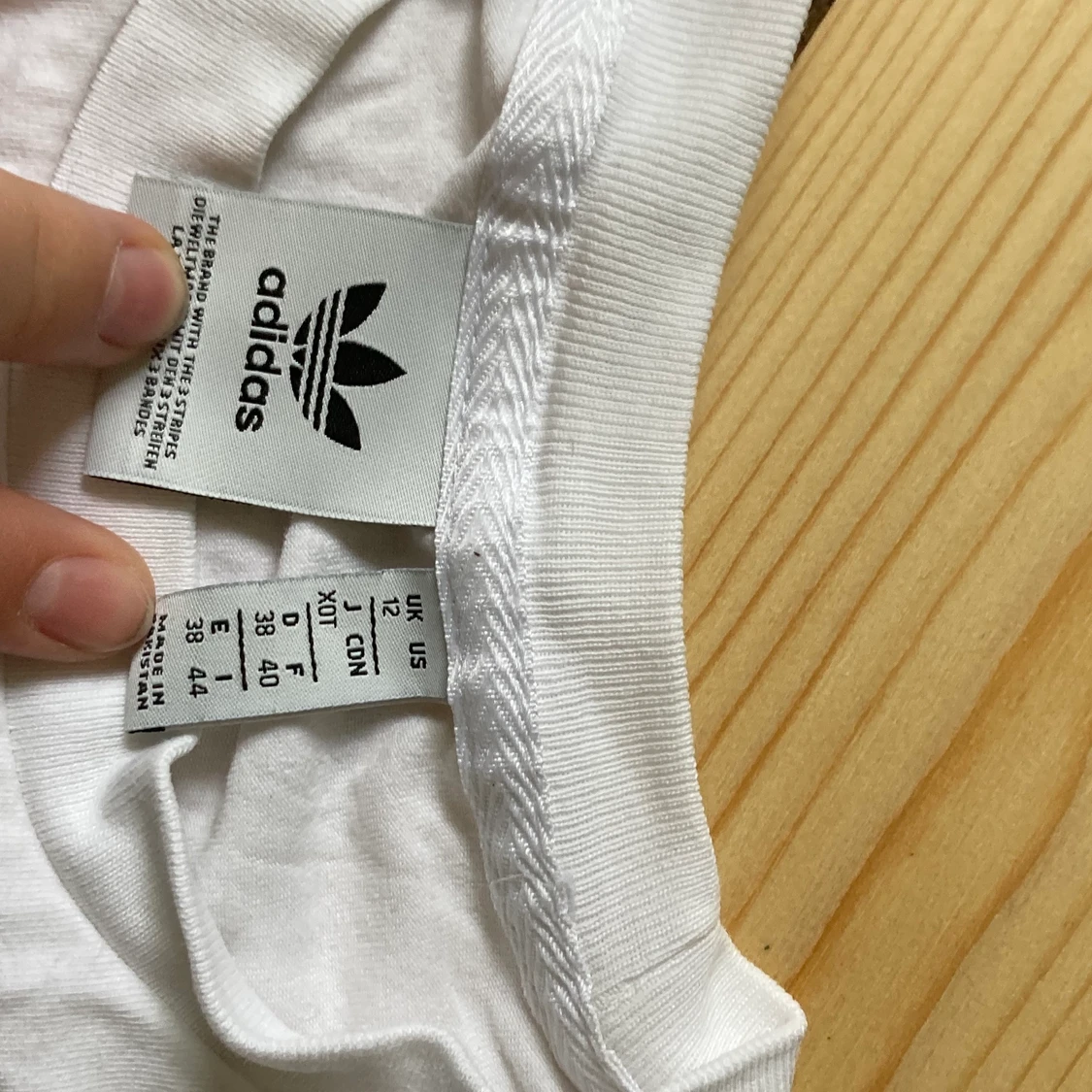 Adidas linne croppad  - 90