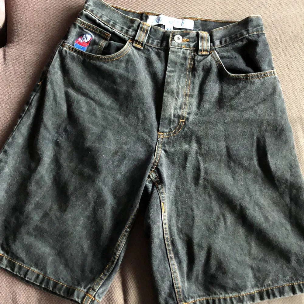 Dem här shorts är som helt nya inga hål eller fläckar. Dm för fler bilder elr lägre pris:). Shorts.