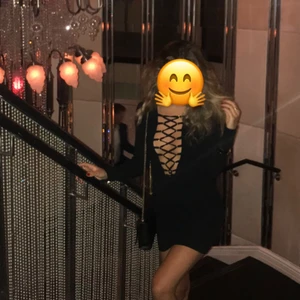 Klänning  - Svart klänning i storlek S, men är i ett stretchigt material. Köpt i LA, använd ett fåtal gånger. 