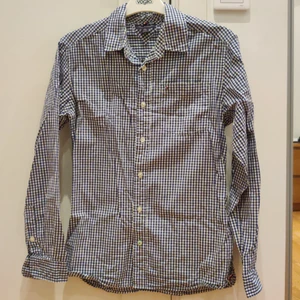 Tommy Hilfiger skjorta  - Säljer mig Tommy Hilfiger skjorta då ja inte använder den längre, storlek S/M. Gratis frakt om snabb deal