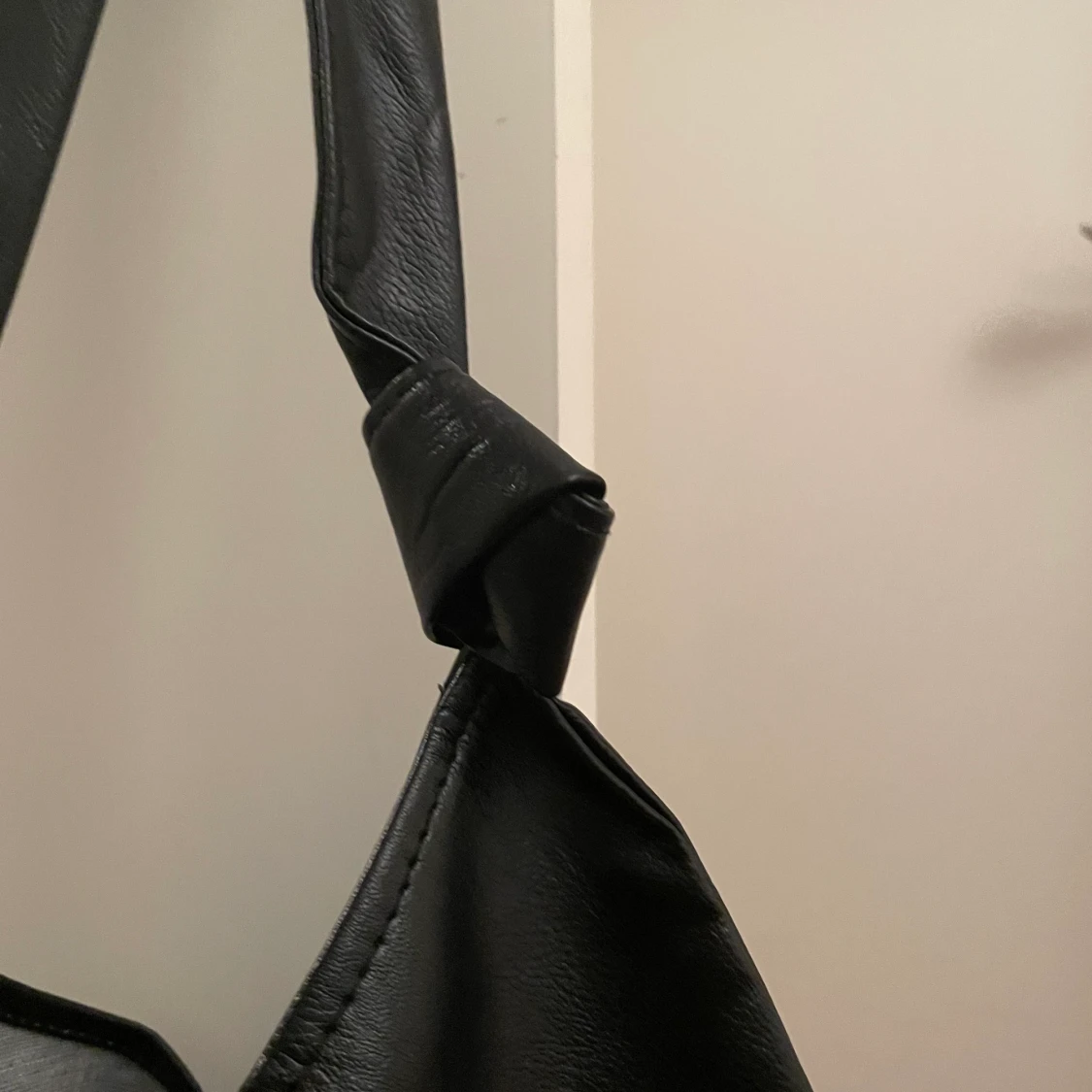 Svart axelväska skinlimitation 🖤👜 - 91