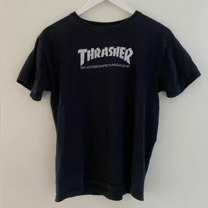 Thrasher  - Thrasher tisha i slitet skick😁
