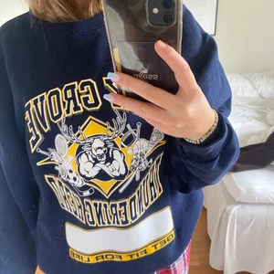 Beyond retro sweater - Säljer min favorit sweater som jag tröttnat på lite…men i bra skick och jätteskön😻😻kan mötas eller skickas (priset kan diskuteras👍