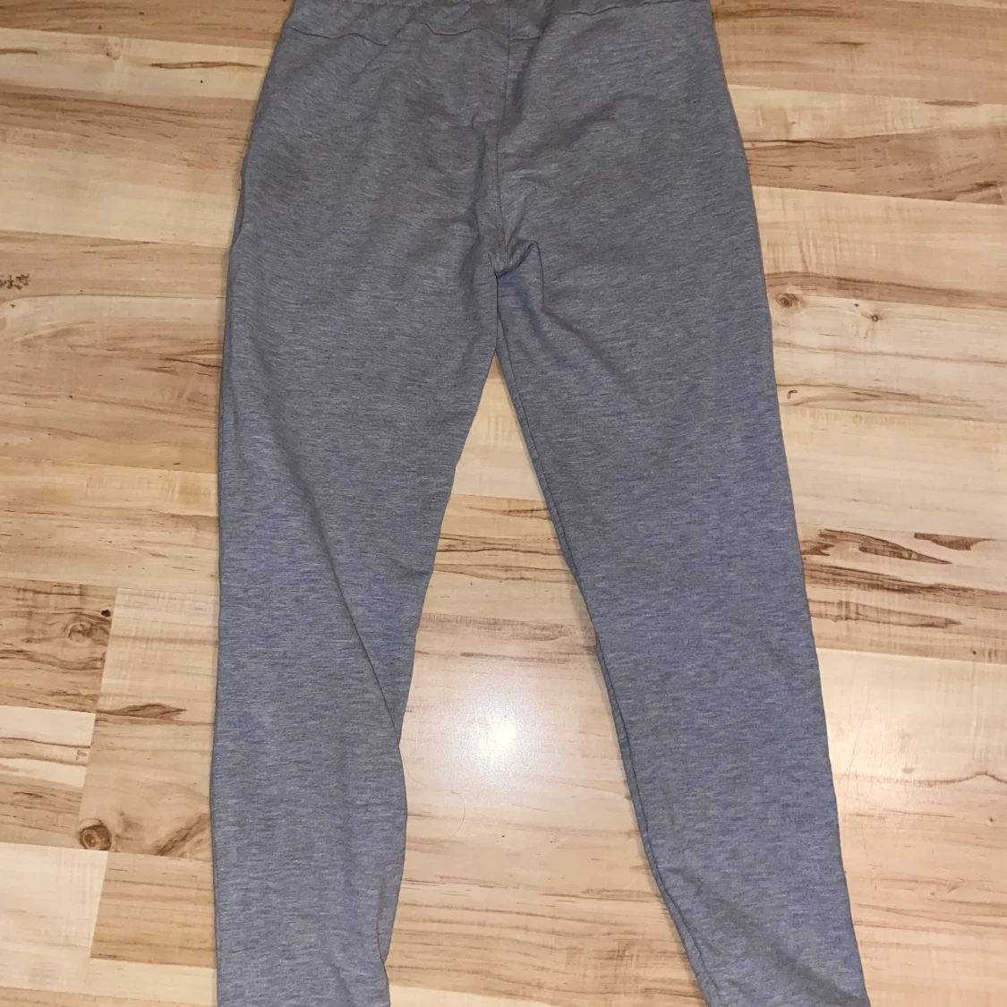 Gråa mjukisbyxor från Zlatans märke! - 90