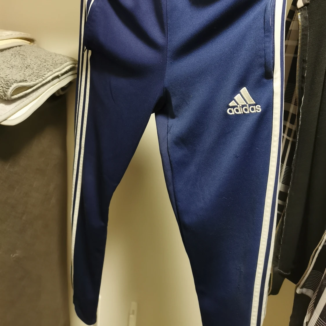Blåa Adidas byxor  - 90