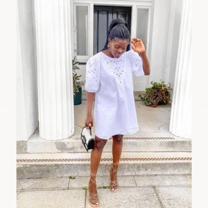 Vit klänning från hm - Somrig klänning från hm! Endast använd en gång. Frakt tillkommer 📦 