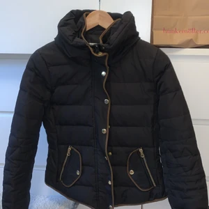 Vero Moda jacka storlek S - Knappt använd (i stort sett ny) 