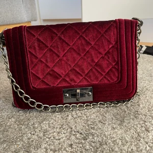 Röd väska från nelly - Väska från nelly