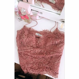 Top ginatricot - Top från ginatricot storlek 42🤍bara att börja buda! Möts upp eller fraktar men då tillkommer fraktkostnad, har inte kollat priset på det än